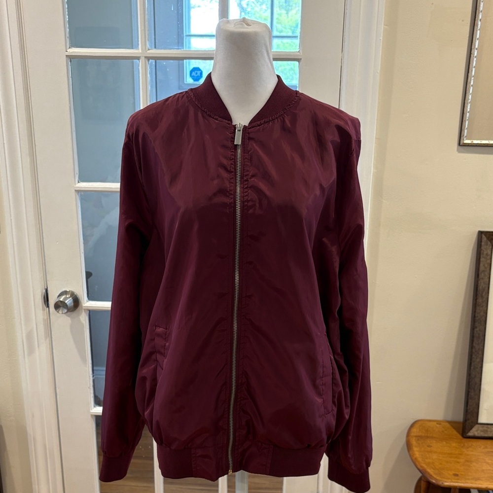 Ambiance Women’s Maroon Bomber Style Light Jacket. Size L.